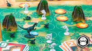 Cinco raptorzinhos foram passear... vem aí um jogo para os amantes dos dinos mais rápidos do oeste!